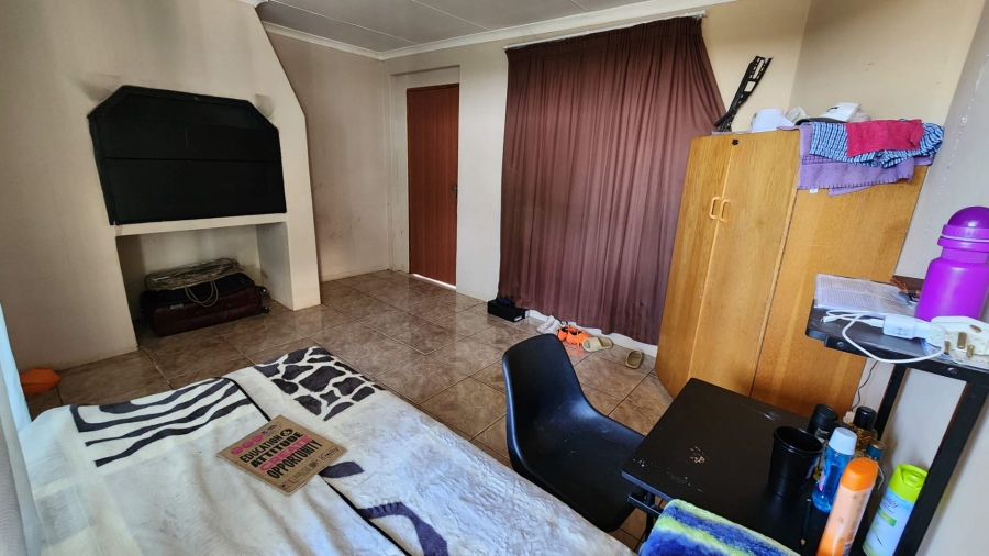 12 Bedroom Property for Sale in Brandwag Free State